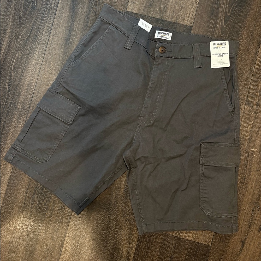 Signature Men's Gray Cargo Shorts